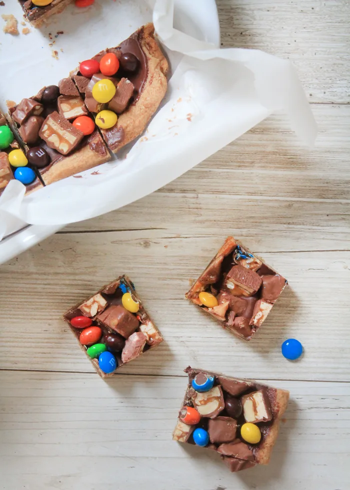 Leftover Halloween Candy Bars will use up all that loot in one fell swoop. Plus they're straight up delicious.